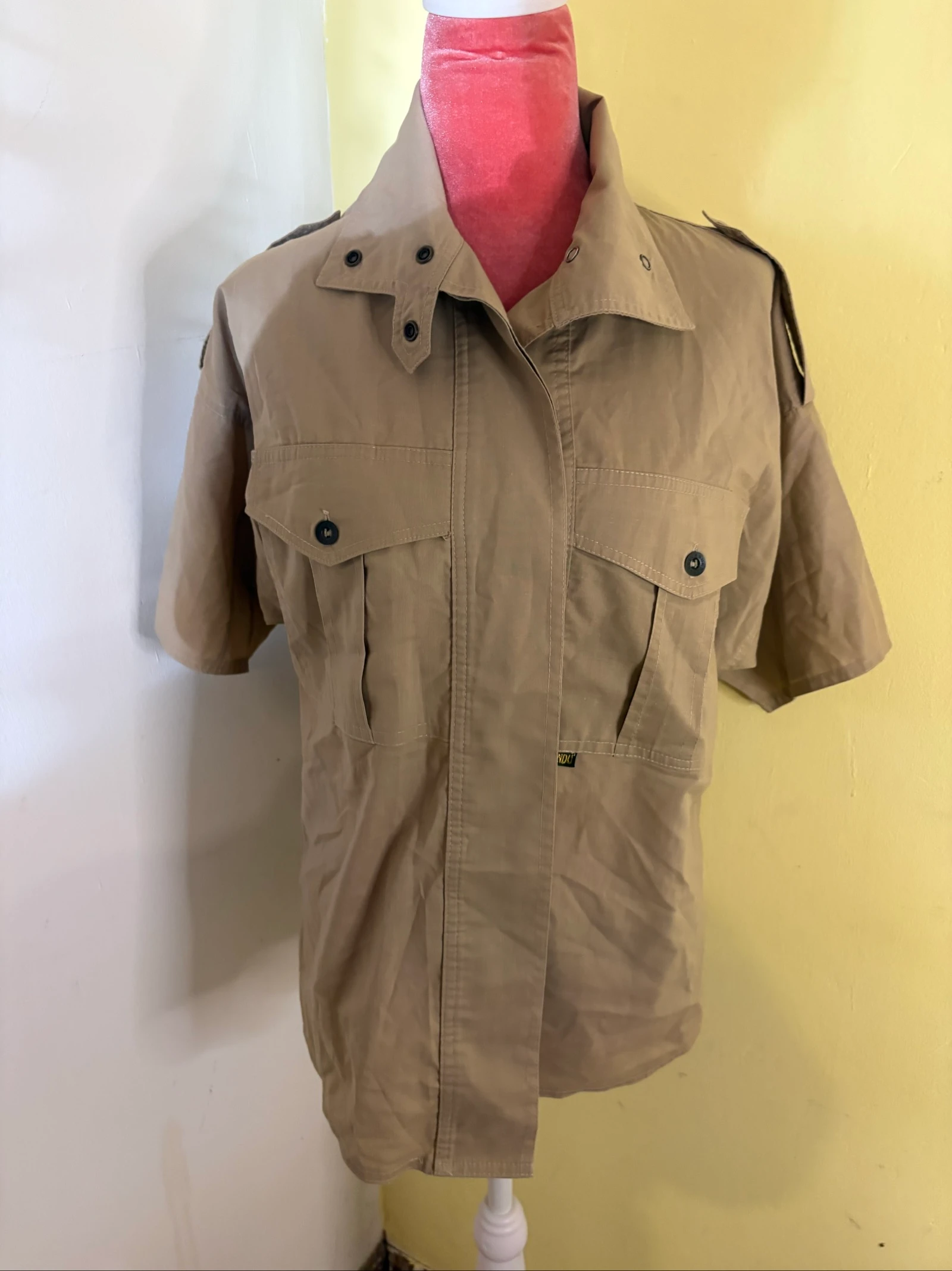 Camisa Safari Oversized Beige con Bolsillos y Charreteras – photo 3